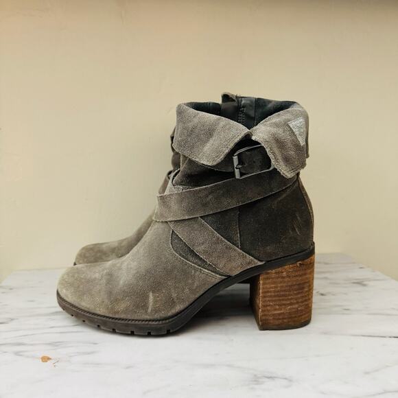 Clarks Malvet Doris Gray Suede Ankle Booties Women’s Size 8 - Picture 1 of 10